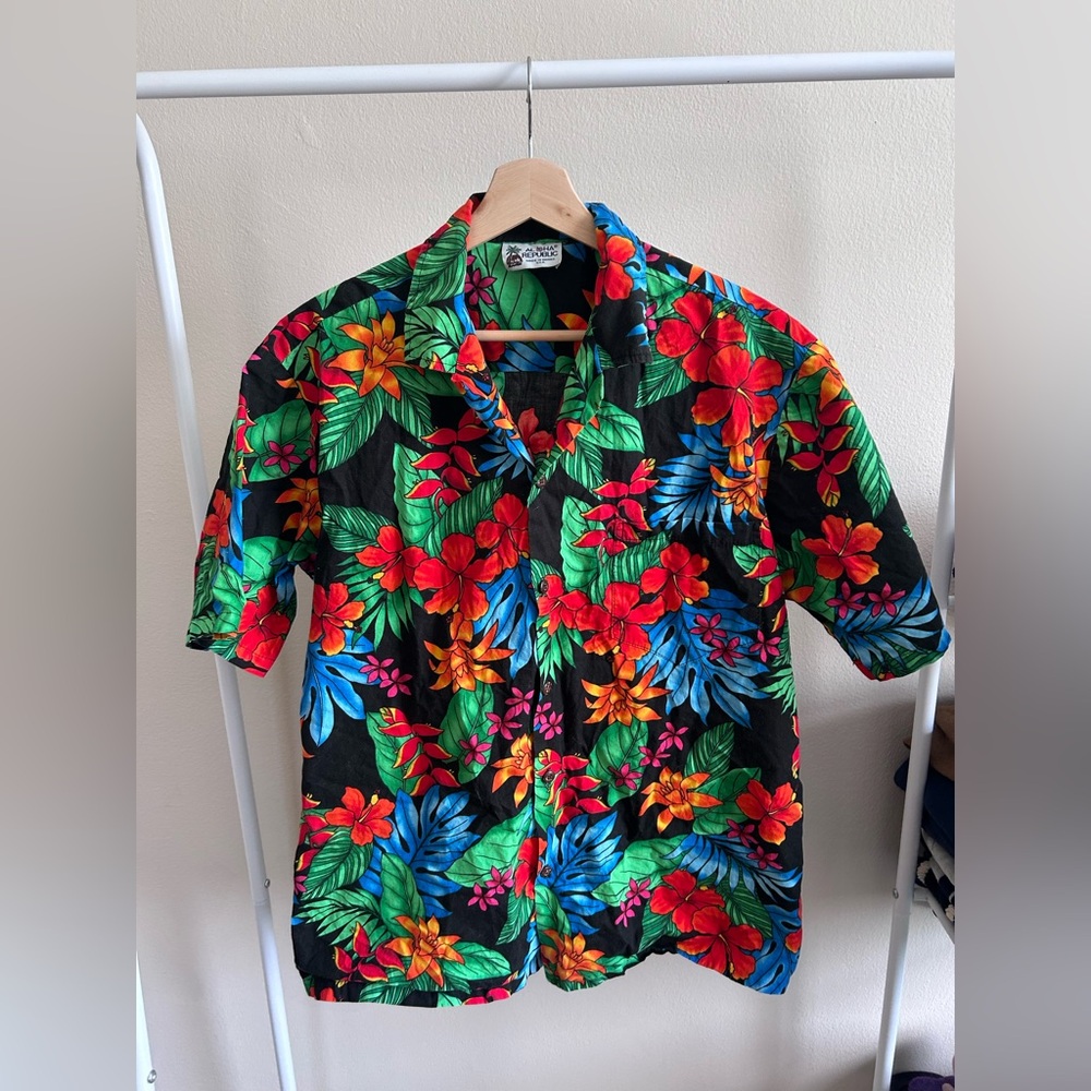 Made in Hawaii Vintage Hawaiian Vacation Shirt - Black, Red, Green